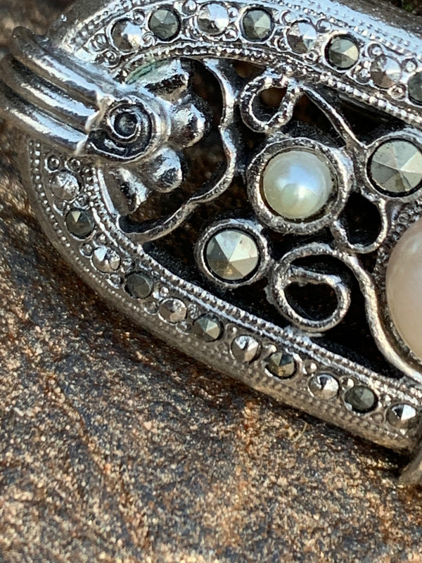 Vintage Pearl and Silver Toned Pin